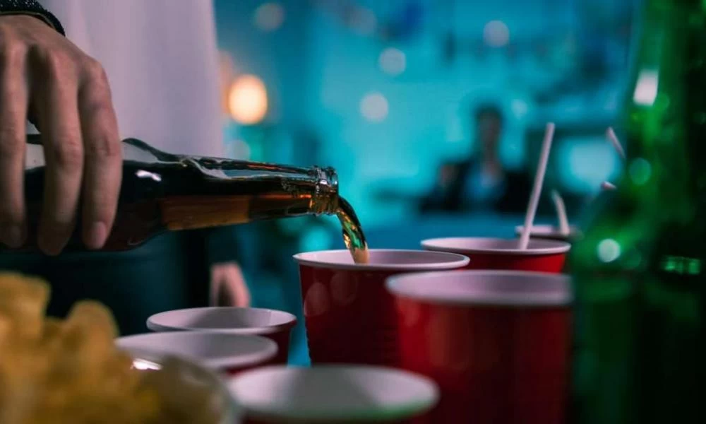 "Καυτερά" πρόστιμα και συλλήψεις για κορονο-πάρτι σε Χαλκιδική και Βέρoια